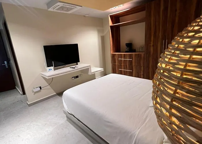 Mini Con Alberca Y Aire Acondicionado En Zona Tranquila De Apartamento *